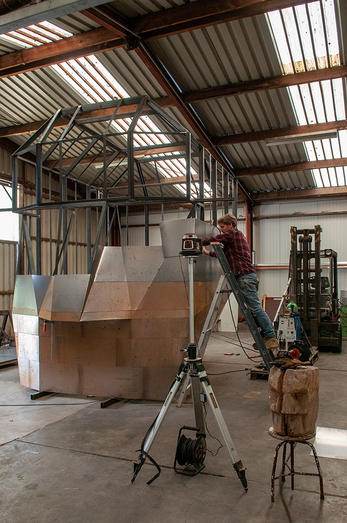 The making of Think a head in corten steel by Frits Jeuris