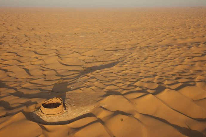 An abandoned ksar, Algeria by George Steinmetz